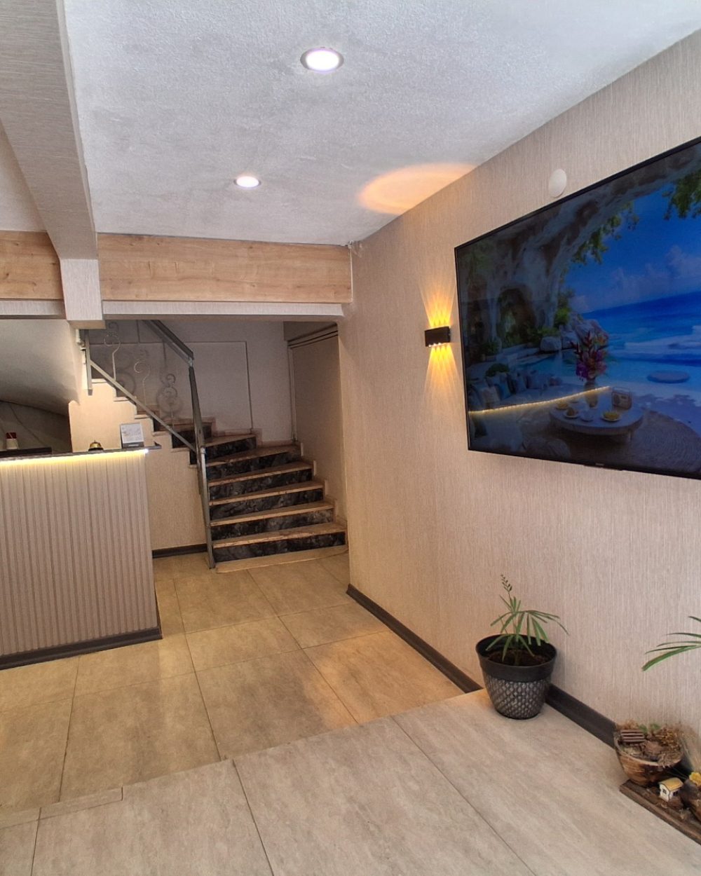 Luna Hotels & Suites
